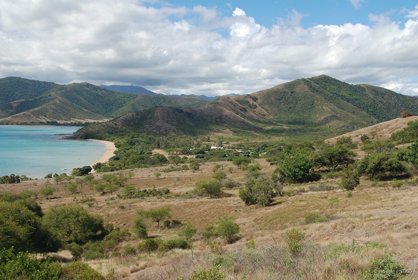 11.24- Petit village au fond de la baie Maa.JPG